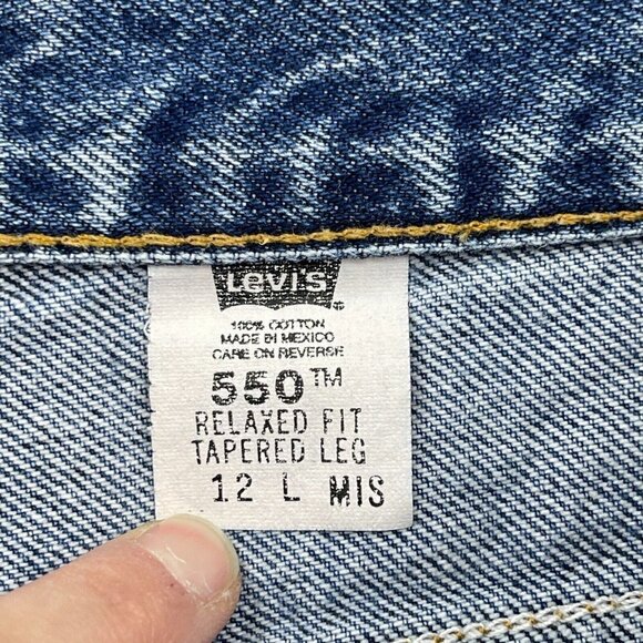 Levi's Vintage 550 High Rise Mom Jean Cut Off Jean Shorts 100% Cotton - Picture 4 of 9